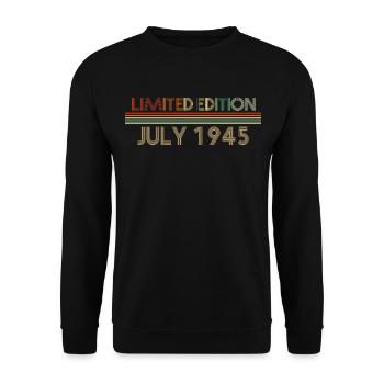 77. Geburtstag Juli Jahrgang 1945 Geschenkidee - Unisex Pullover - Schwarz - Vorne - Alina (178cm) & Michal (187cm)