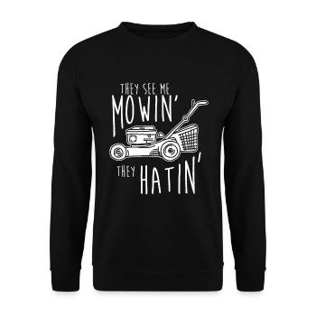 They See Me Mowin They Hatin Gardener Lawn Mower - Unisex Pullover - Schwarz - Vorne - Alina (178cm) & Michal (187cm)
