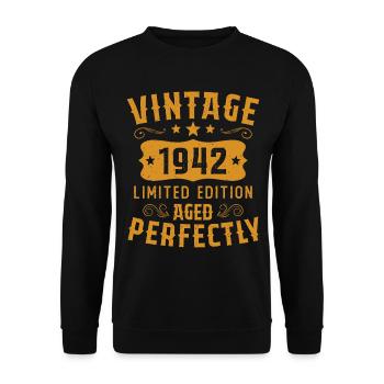 Vintage 1942 Limited Edition Perfectly Aged - Unisex Sweatshirt - black - Front - Alina (178cm) & Michal (187cm)