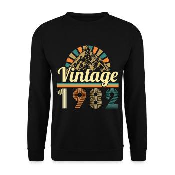 Jahrgang 1982 Retro Geburtstagsgeschenk 1982 - Unisex Pullover - Schwarz - Vorne - Alina (178cm) & Michal (187cm)
