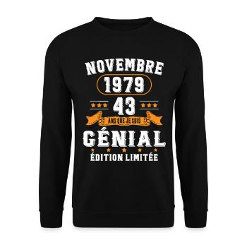 43 Ans Anniversaire Vintage Né(e) en Novembre 1979 - Sweat-shirt Unisexe - noir - Devant - Alina (178cm) & Michal (187cm)
