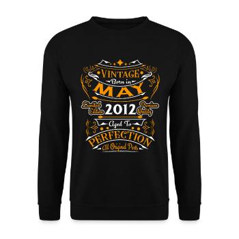 Vintage Born in May 2012 Birthday Gift - Unisex Sweatshirt - black - Front - Alina (178cm) & Michal (187cm)