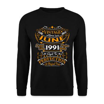 June 1992 Vintage Born in June 1992 Anniversary - Unisex Sweatshirt - black - Front - Alina (178cm) & Michal (187cm)
