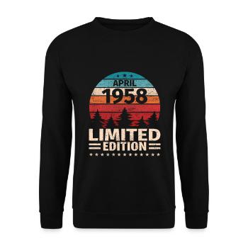 65th birthday April Vintage 1958 Vintage - Unisex Sweatshirt - black - Front - Alina (178cm) & Michal (187cm)