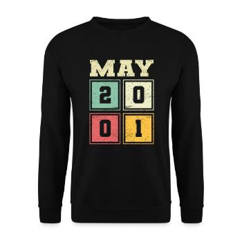 22nd birthday May Vintage 2001 Vintage - Unisex Sweatshirt - black - Front - Alina (178cm) & Michal (187cm)