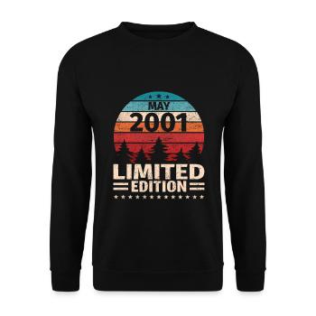 22nd Birthday May Vintage 2001 Vintage - Unisex Sweatshirt - black - Front - Alina (178cm) & Michal (187cm)