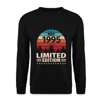 28th Birthday May Vintage 1995 Vintage - Unisex Sweatshirt - black - Front - Alina (178cm) & Michal (187cm)