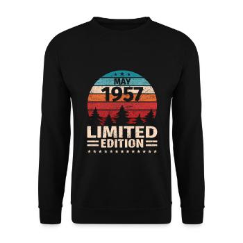 66. Geburtstag Mai Jahrgang 1957 Vintage - Unisex Pullover - Schwarz - Vorne - Alina (178cm) & Michal (187cm)