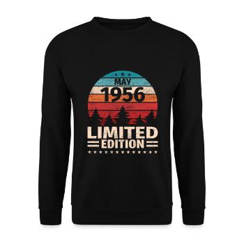 67th Birthday May Vintage 1956 Vintage - Unisex Sweatshirt - black - Front - Alina (178cm) & Michal (187cm)