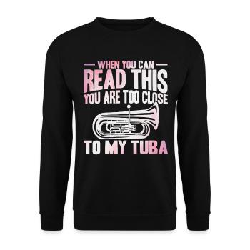 Tuba Zu nah an meiner Tuba Geschenk - Unisex Pullover - Schwarz - Vorne - Alina (178cm) & Michal (187cm)
