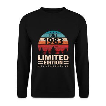 40th Birthday June Vintage 1983 Vintage - Unisex Sweatshirt - black - Front - Alina (178cm) & Michal (187cm)