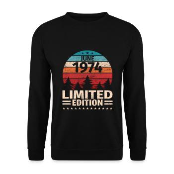 49. Geburtstag Juni Jahrgang 1974 Vintage - Unisex Pullover - Schwarz - Vorne - Alina (178cm) & Michal (187cm)