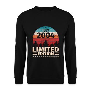 19th Birthday July Vintage 2004 Vintage - Unisex Sweatshirt - black - Front - Alina (178cm) & Michal (187cm)