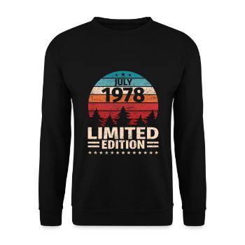 45th Birthday July Vintage 1978 Vintage - Unisex Sweatshirt - black - Front - Alina (178cm) & Michal (187cm)