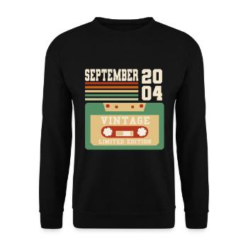 19. Geburtstag September Jahrgang 2004 Vintage - Unisex Pullover - Schwarz - Vorne - Alina (178cm) & Michal (187cm)