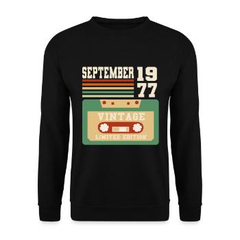 46ème Anniversaire Septembre Millésime 1977 - Sweat-shirt Unisexe - noir - Devant - Alina (178cm) & Michal (187cm)