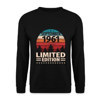62. Geburtstag September Jahrgang 1961 Vintage - Unisex Pullover - Schwarz - Vorne - Alina (178cm) & Michal (187cm)