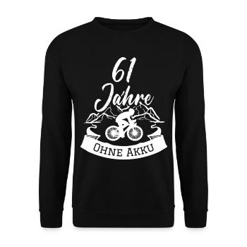 61 Jahre ohne Akku - Unisex Pullover - Schwarz - Vorne - Alina (178cm) & Michal (187cm)