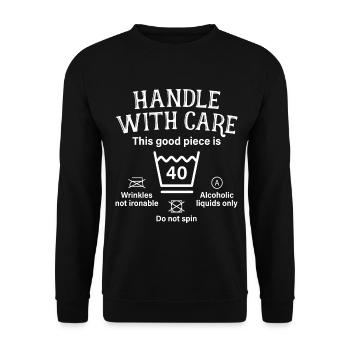 Handle With Care Vierzig Geschenk 40. Geburtstag - Unisex Pullover - Schwarz - Vorne - Alina (178cm) & Michal (187cm)