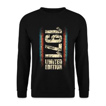 1971 Geburtsjahr Baujahr Geboren Geburtstag - Unisex Pullover - Schwarz - Vorne - Alina (178cm) & Michal (187cm)