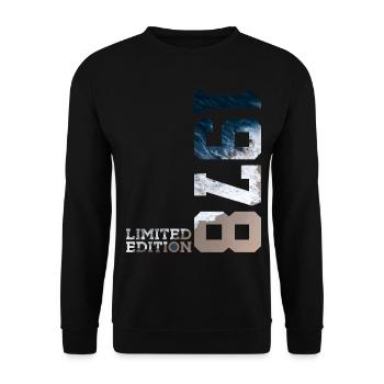 48E ANNIVERSAIRE ÉDITION LIMITÉE 1978 - Sweat-shirt Unisexe - noir - Devant - Alina (178cm) & Michal (187cm)