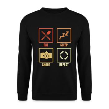 Essen Schlafen Fotografieren Wiederholen - Unisex Pullover - Schwarz - Vorne - Alina (178cm) & Michal (187cm)