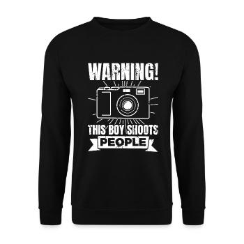 Dieser Junge fotografiert Leute - Unisex Pullover - Schwarz - Vorne - Alina (178cm) & Michal (187cm)