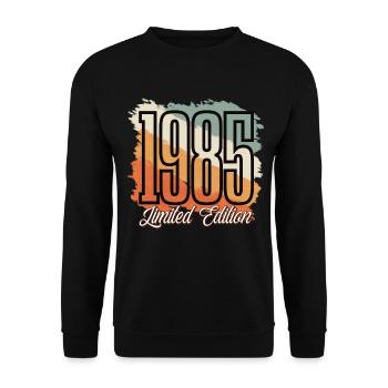 1985 Year of birth Birthday Year of construction Vintage Retro - Unisex Sweatshirt - black - Front - Alina (178cm) & Michal (187cm)