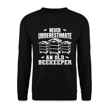 Never underestimate an old beekeeper - Unisex Sweatshirt - black - Front - Alina (178cm) & Michal (187cm)