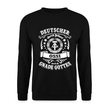 Deutscher durch Geburt Ossi durch die Gnade Gottes - Unisex Pullover - Schwarz - Vorne - Alina (178cm) & Michal (187cm)