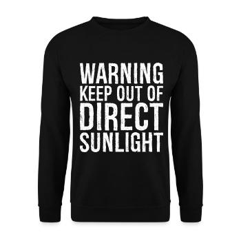 Warnung Vor direkter Sonneneinstrahlung schützen lustig - Unisex Pullover - Schwarz - Vorne - Alina (178cm) & Michal (187cm)