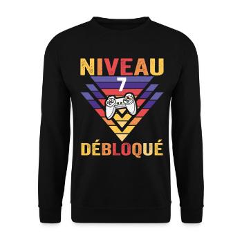Level 7 Freigeschaltetes Geschenk 7 Jahre alter Gamer Geek Lustig - Unisex Pullover - Schwarz - Vorne - Alina (178cm) & Michal (187cm)
