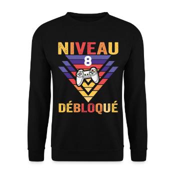 Niveau 8 Débloqué Cadeau 8 Ans Gamer Geek Drôle - Sweat-shirt Unisexe - noir - Devant - Alina (178cm) & Michal (187cm)