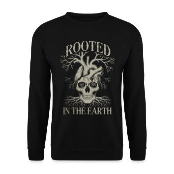 Verwurzelt in der Erde - Totenkopf und Herz Gothic Kunst - Unisex Pullover - Schwarz - Vorne - Alina (178cm) & Michal (187cm)