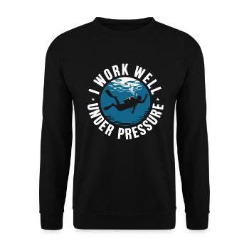 Tauchen I Work Well Under Pressure Taucher Tauch - Unisex Pullover - Schwarz - Vorne - Alina (178cm) & Michal (187cm)