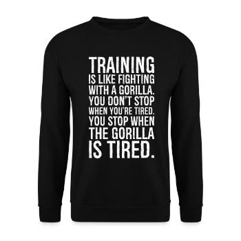 Training ist wie der Kampf mit einem Gorilla, den du - Unisex Pullover - Schwarz - Vorne - Alina (178cm) & Michal (187cm)