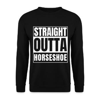 STRAIGHT OUTTA HORSESHOE - Unisex Pullover - Schwarz - Vorne - Alina (178cm) & Michal (187cm)