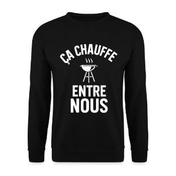 Es geht heiß her zwischen uns Humor, Grillen und Grillen - Unisex Pullover - Schwarz - Vorne - Alina (178cm) & Michal (187cm)