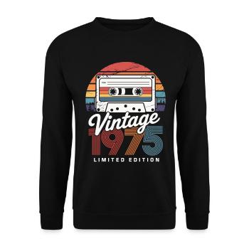 Jubiläum 1975 Limited Edition Kassette Style - Unisex Pullover - Schwarz - Vorne - Alina (178cm) & Michal (187cm)