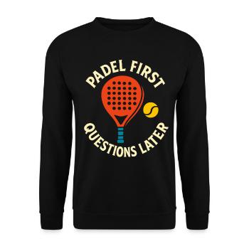 Padel erste Fragen, später Funsport - Unisex Pullover - Schwarz - Vorne - Alina (178cm) & Michal (187cm)