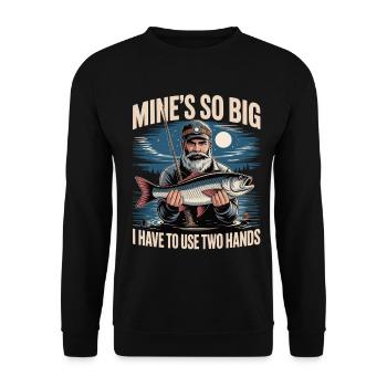 Mine's So Big – Lustiges Angler Shirt für Männer - Unisex Pullover - Schwarz - Vorne - Alina (178cm) & Michal (187cm)