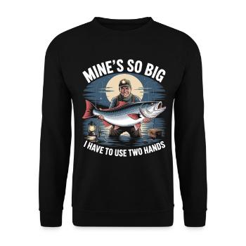Mine's So Big – Lustiges Angler Shirt für Männer - Unisex Pullover - Schwarz - Vorne - Alina (178cm) & Michal (187cm)