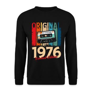 Cassette 50ème Anniversaire Novembre Millésime 1976 - Sweat-shirt Unisexe - noir - Devant - Alina (178cm) & Michal (187cm)