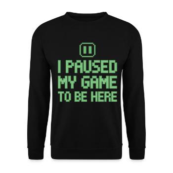 Chemise gamer - J’ai mis mon jeu en pause pour être ici - Sweat-shirt Unisexe - noir - Devant - Alina (178cm) & Michal (187cm)