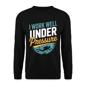 Diver Scuba Diving I work well under pressure - Unisex Sweatshirt - black - Front - Alina (178cm) & Michal (187cm)