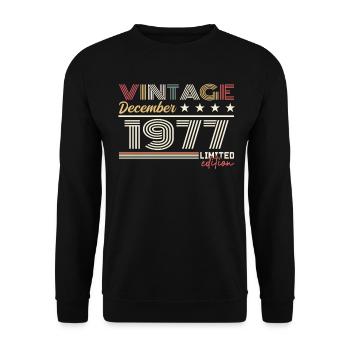 December 1977 Gift - Unisex Sweatshirt - black - Front - Alina (178cm) & Michal (187cm)