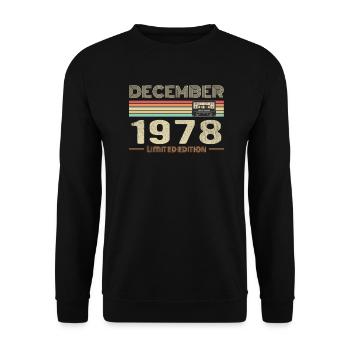 December 1978 Birthday December 1978 December - Unisex Sweatshirt - black - Front - Alina (178cm) & Michal (187cm)