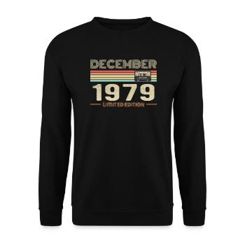 December 1979 Birthday December 1979 December - Unisex Sweatshirt - black - Front - Alina (178cm) & Michal (187cm)