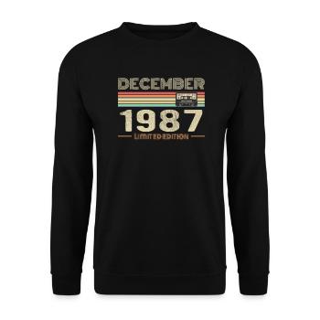 Dezember 1987 Geburtstag Dezember 1987 Dezember - Unisex Pullover - Schwarz - Vorne - Alina (178cm) & Michal (187cm)