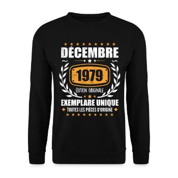 December 1979 Birthday - Born In December 1979 - Unisex Sweatshirt - black - Front - Alina (178cm) & Michal (187cm)